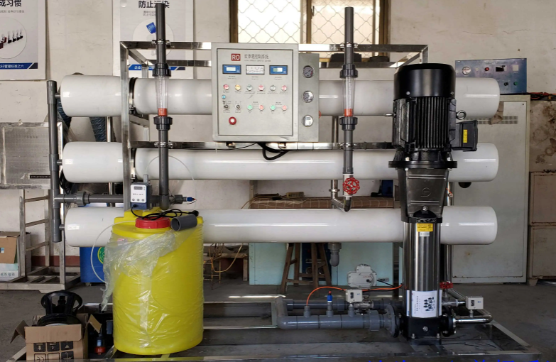 1-10噸小型<a href=http://m.yhccar.cn/fstcjssb/ target=_blank class=infotextkey>反滲透凈水設備</a>